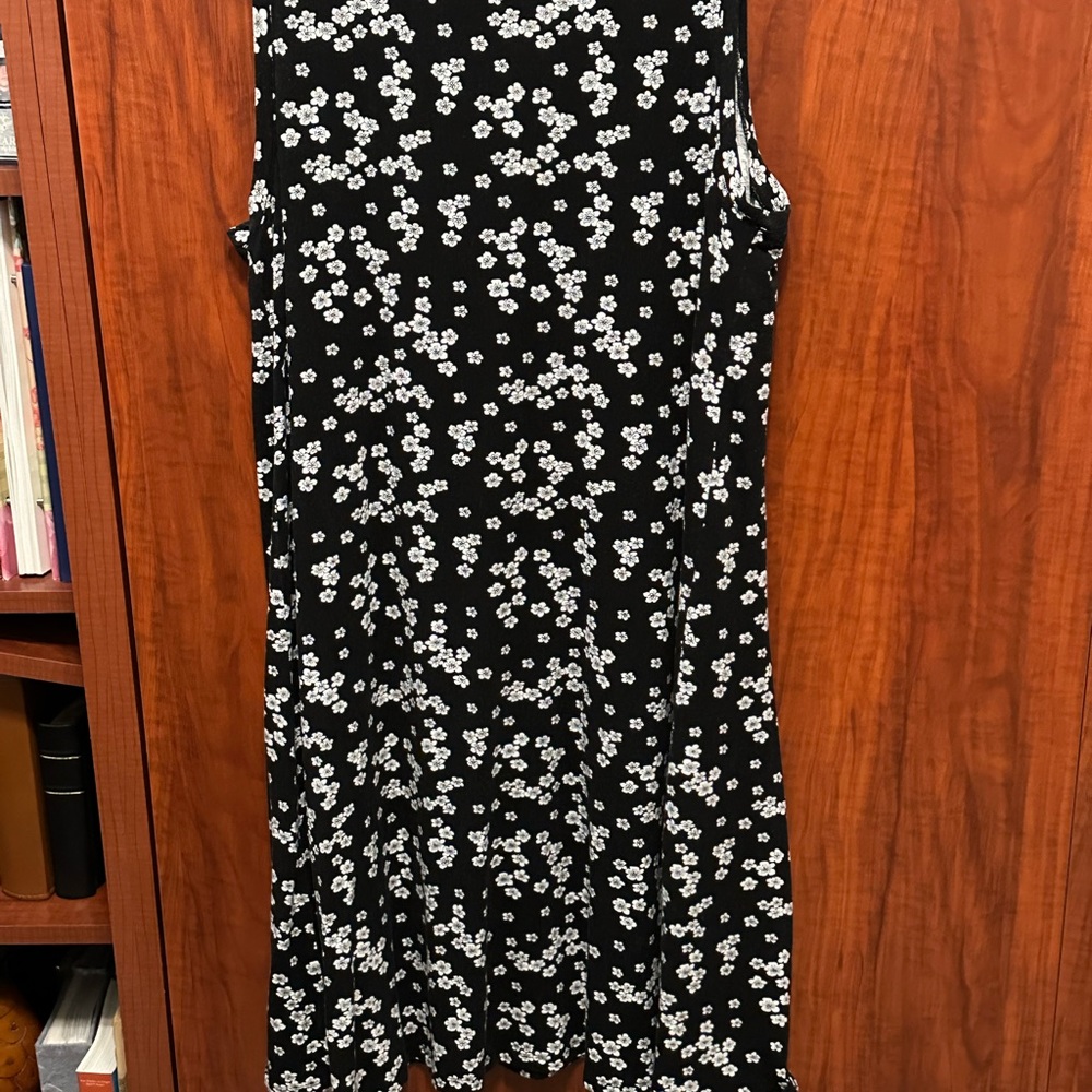 LOFT Monochrome Floral Sleeveless Midi Dress - Picture 2 of 5